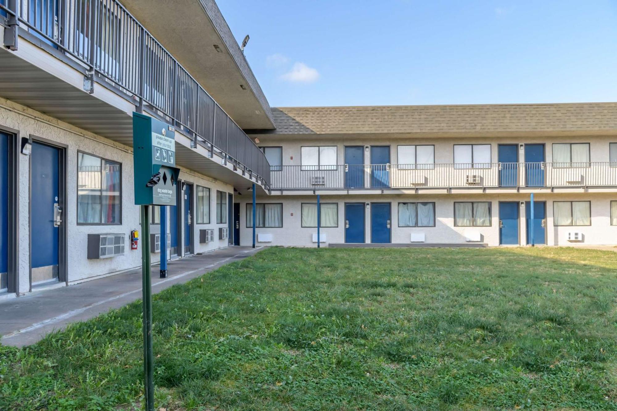 Motel 6-Topeka, KS - Northwest Exterior foto